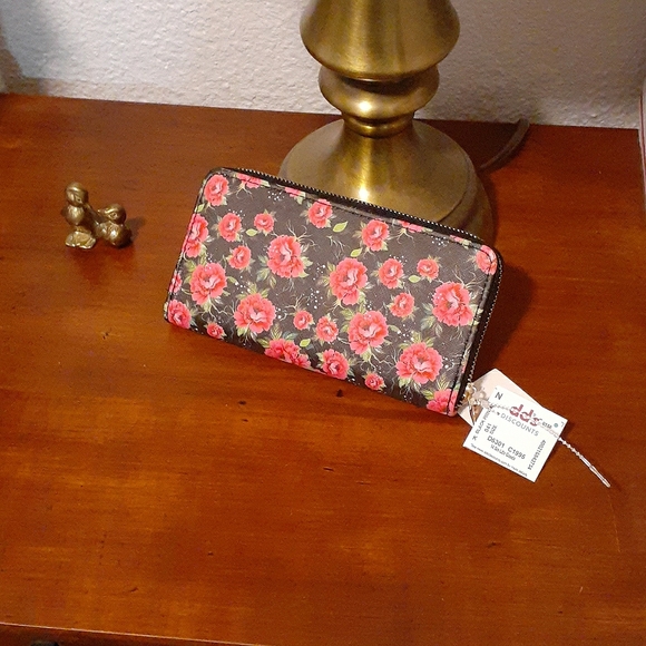 DD's Discounts Handbags - NWT Pink Floral Leather Wallet